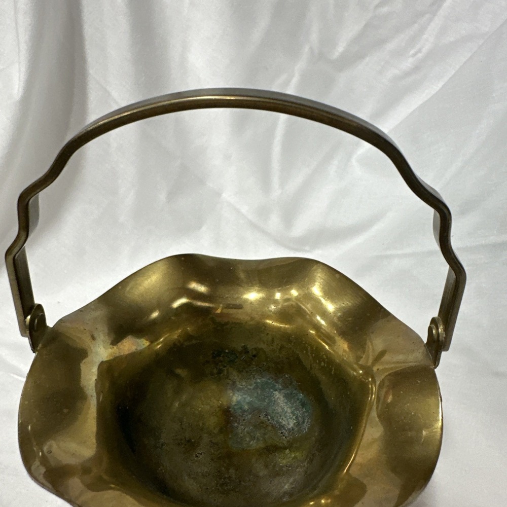 Vintage Solid Brass Trinket Bowl Scalloped Edges Handle, Footed, 5.5 - Picture 3 of 7